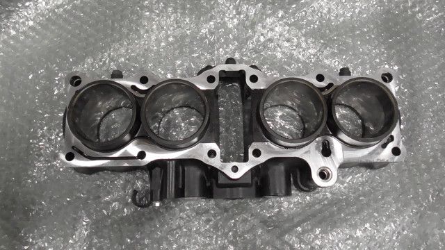 CB400SF VTEC REVO NC42 の シリンダー 1760583164