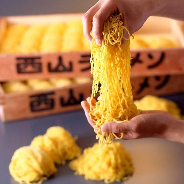 札幌名産 西山ラーメン 10食 (具材付き)セット 西山製麺 麺 縮れ麺 卵麺 ラーメン 札幌ラーメン ご当地ラーメン 詰め合わせ ギフト 贈り物 ご自宅用 ご家庭用 お家用 北海道 北海道直送 グルメ お取り寄せ