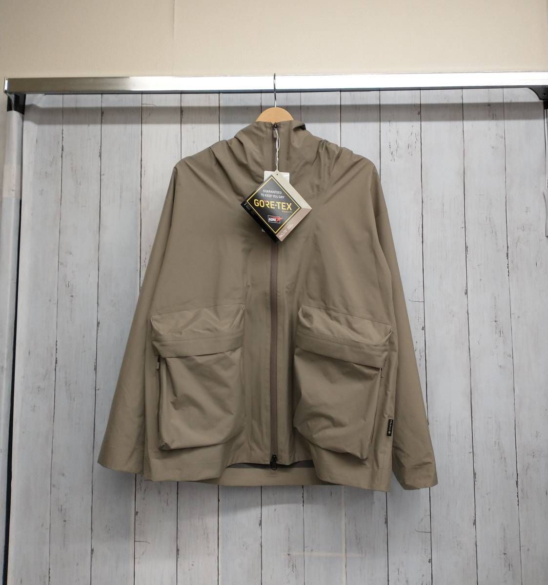 DESCENTE PAUSE TOMORROWLAND 別注 GORE-TEX DX-T1506TM 55082108003 フーデッドブルゾン  マウンテンパーカー デサント ベージュ - メルカリ