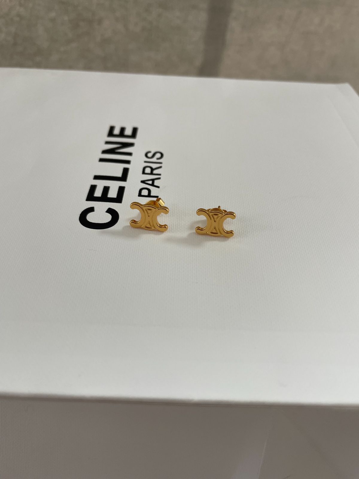 早い者勝ち！ CELINE ゴールドピアス 早い者勝ち！☆CELINE セリーヌ☆ ピアス ゴールド - メルカリ
