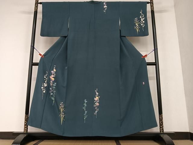 十日町友禅 遠田藤舟落款 正絹 着物“笑顔を向けるサルビア”訪問着 R-73 遠田藤舟 十日町友禅 手描き 椿 訪問着 一つ紋 袷 正絹 肌色