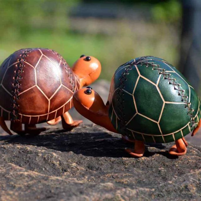 メンズ 鞄 カバン バック ファッション オシャレ アイテム 小物  なめし 牛革 カメ 貯金 箱 かわいい デスク トップ 装飾 コイン 収納 瓶 ギフト 革 