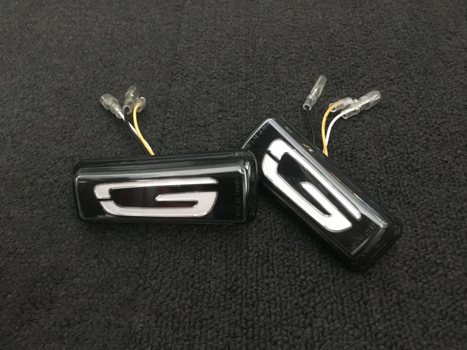 V37 スカイライン 白LED インナー艶ブラック シーケンシャル ブラスト