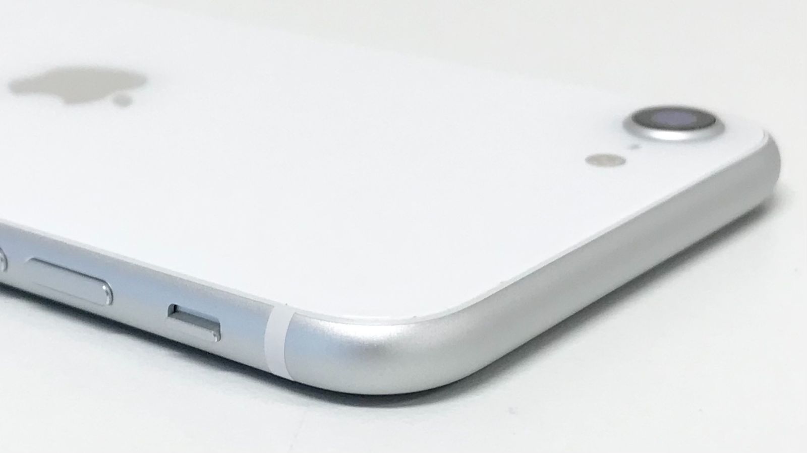 θ【新品/SIMロック解除済み】iPhone SE（第2世代）64GB ホワイト