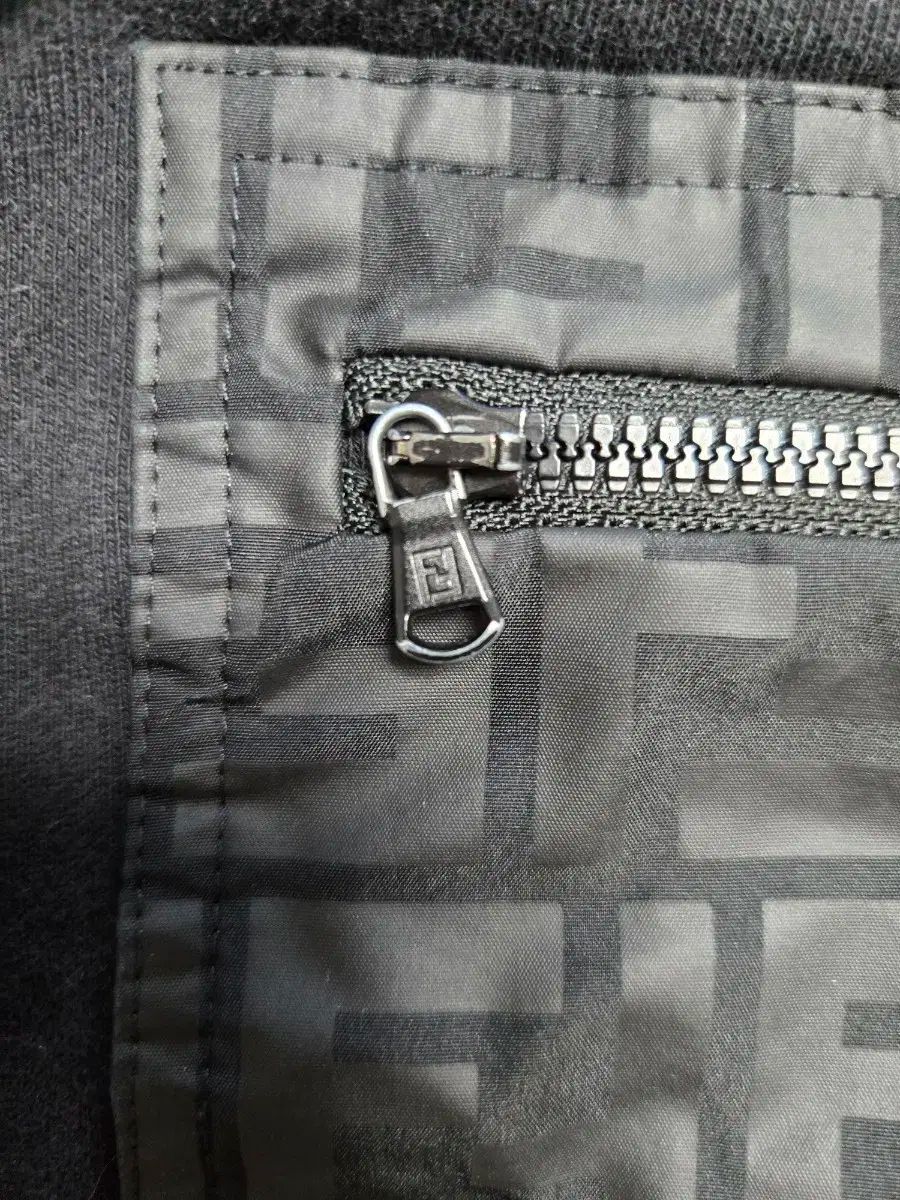 トレーニングパンツ