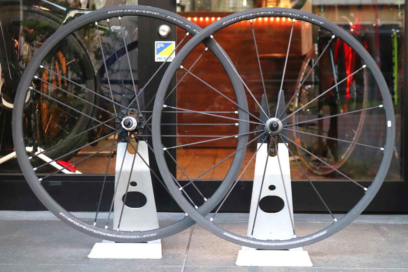 カンパニョーロ シャマルミレ ナローリム 15C カンパニョーロ Campagnolo シャマルウルトラ SHAMAL ULTRA 2
