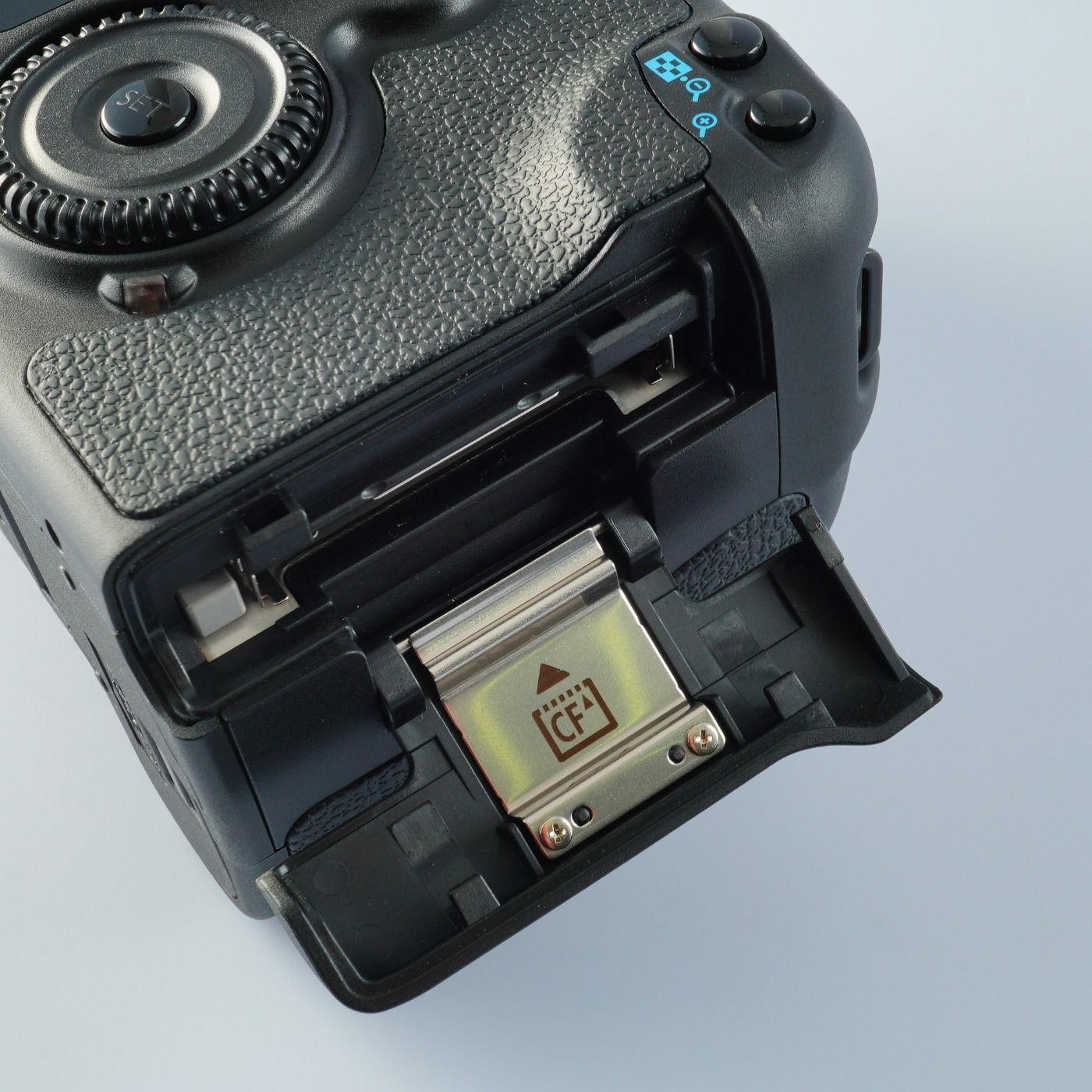 Canon キヤノン EOS 20D + EF-S 18-55mm F/3.5-5.6 IS Ⅱ デジタル一眼レフカメラ