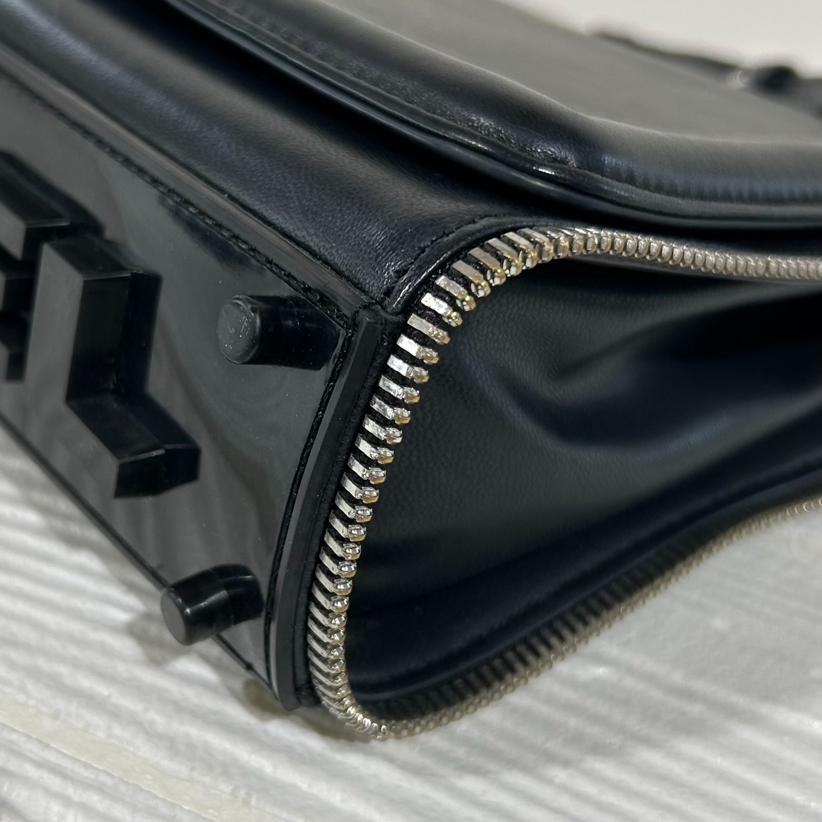 廃盤品 DIESEL ディーゼル レザー ブラック ショルダーバッグ