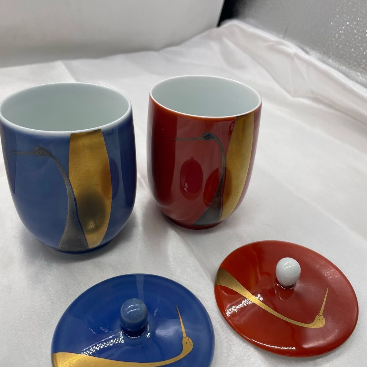 深川製磁 蓋付き 夫婦湯呑み 赤青ペア 木箱 茶器 2客セット 和