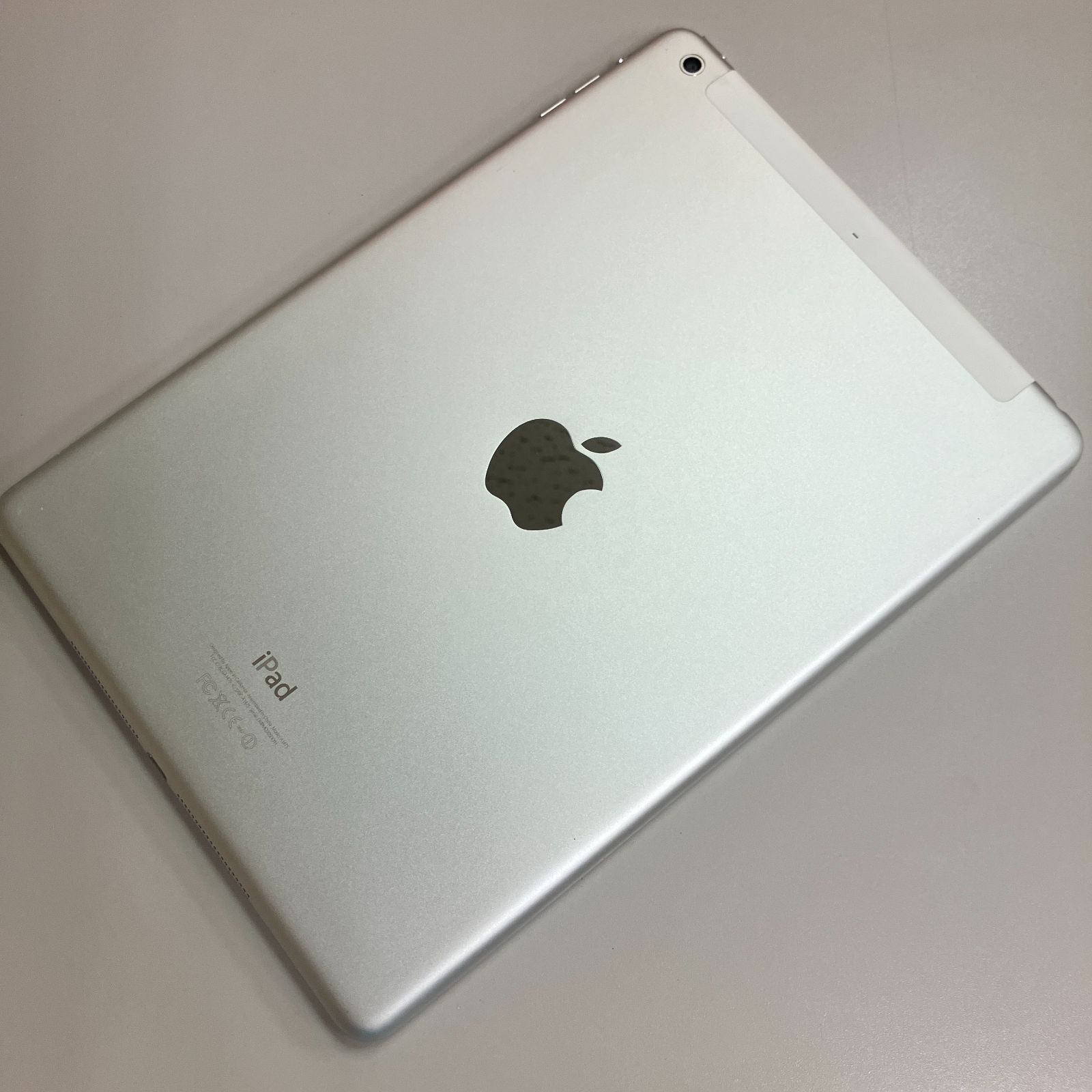iPad Air 第1世代 128GB シルバー Wi-Fi+Cellular - メルカリ