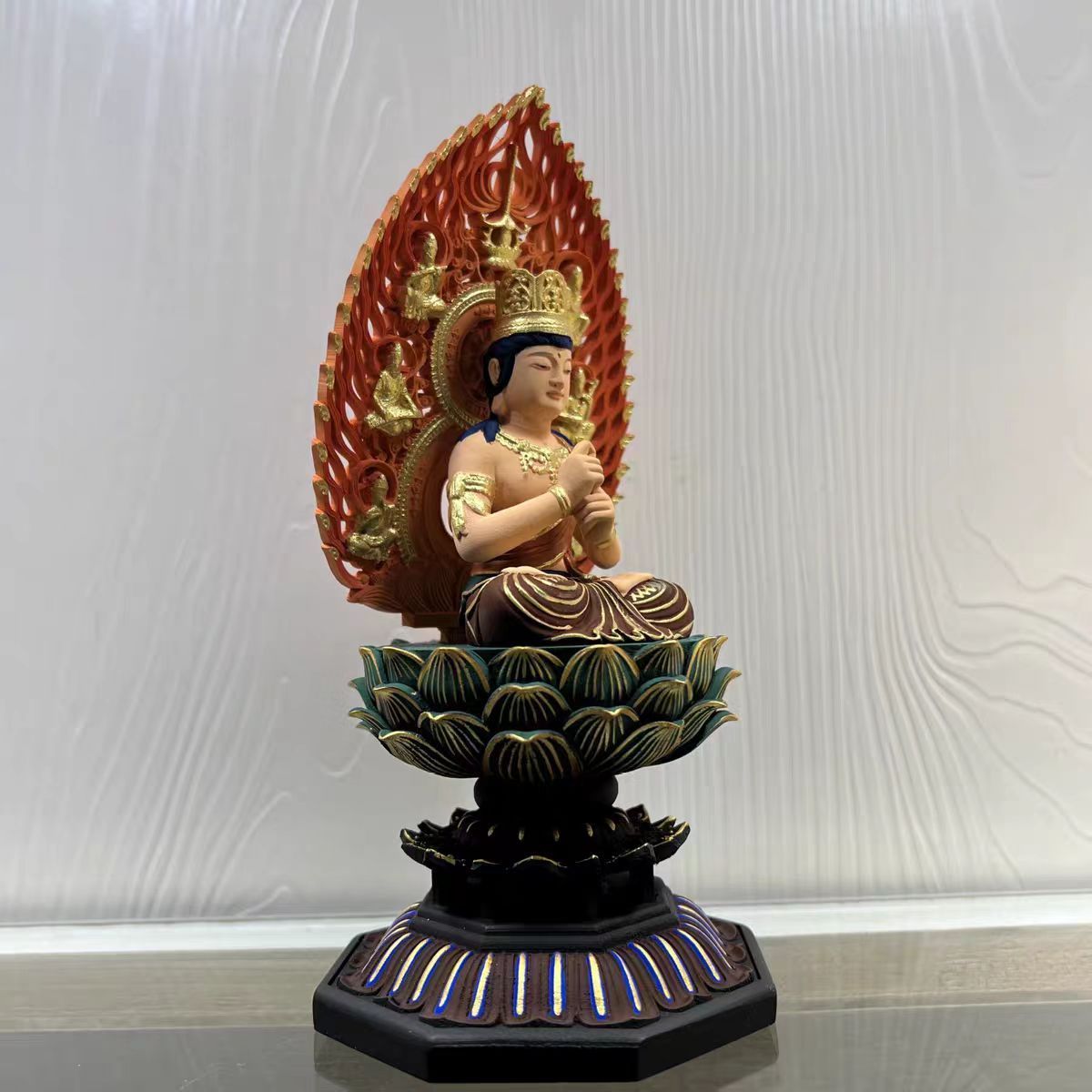 仏像 大日如来 真言宗 仏壇仏像 木彫り 柘植の木 飛天光背 蓮華台座 未年 申年 守り本尊 高さ18cm×巾8cm×奥行8cm