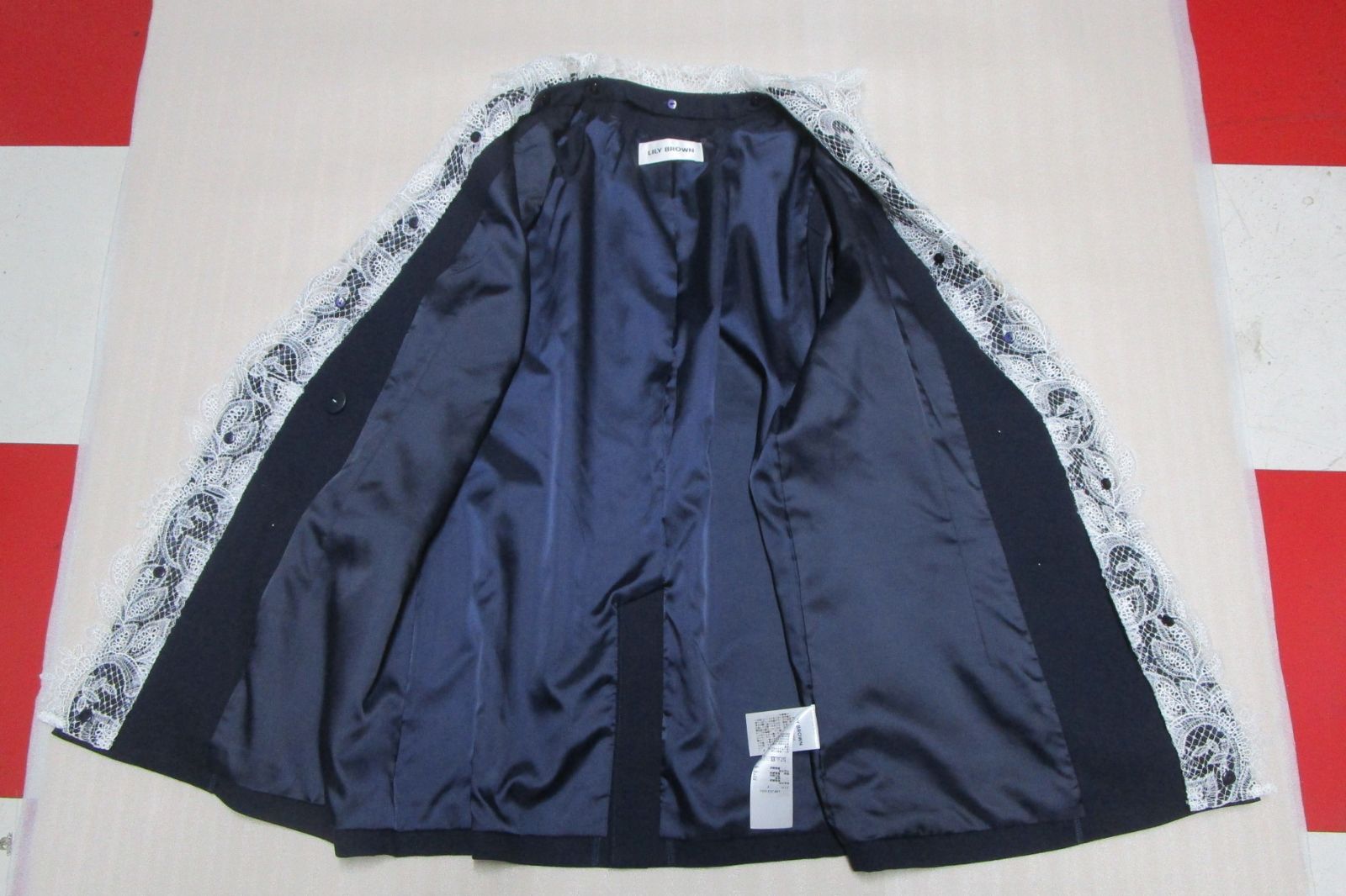 LILY BROWN アタッチドレースカラージャケット LILY BROWN（リリーブラウン）の「アタッチドレースカラーダブル