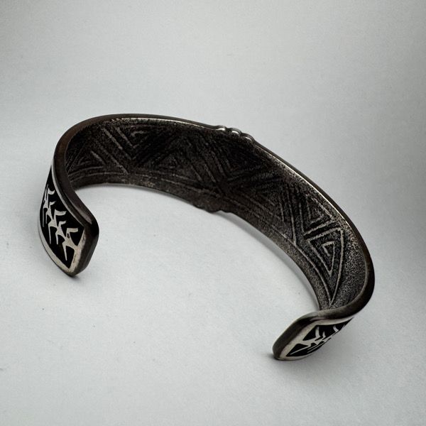 HOPI Gerald Lomaventema サンフェイス バングル HOPI Gerald Lomaventema サンフェイス バングル Hopi/ホピ族 GERALD