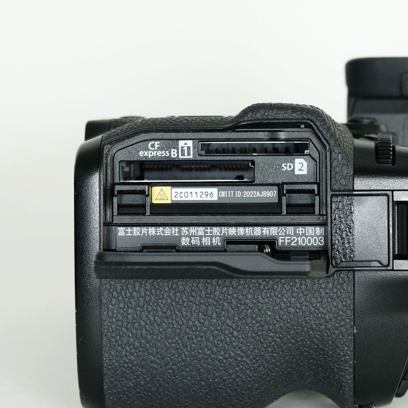 美品　FUJIFILM X-T2 シャッター数少なめ 富士フイルム、動体追従性を高めたミラーレスカメラ「FUJIFILM X
