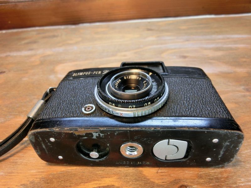 OLYMPUS PEN W ハーフサイズ Olympus Pen W レビュー】ブラックペイントのロマン──シリーズ3台目