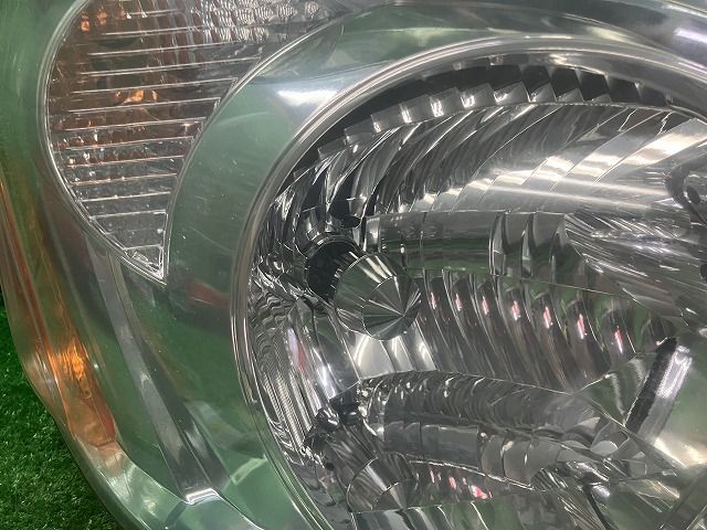 トヨタ AZR60/65 ノア 後期 右ヘッドライト HID 28-181 レベ付き