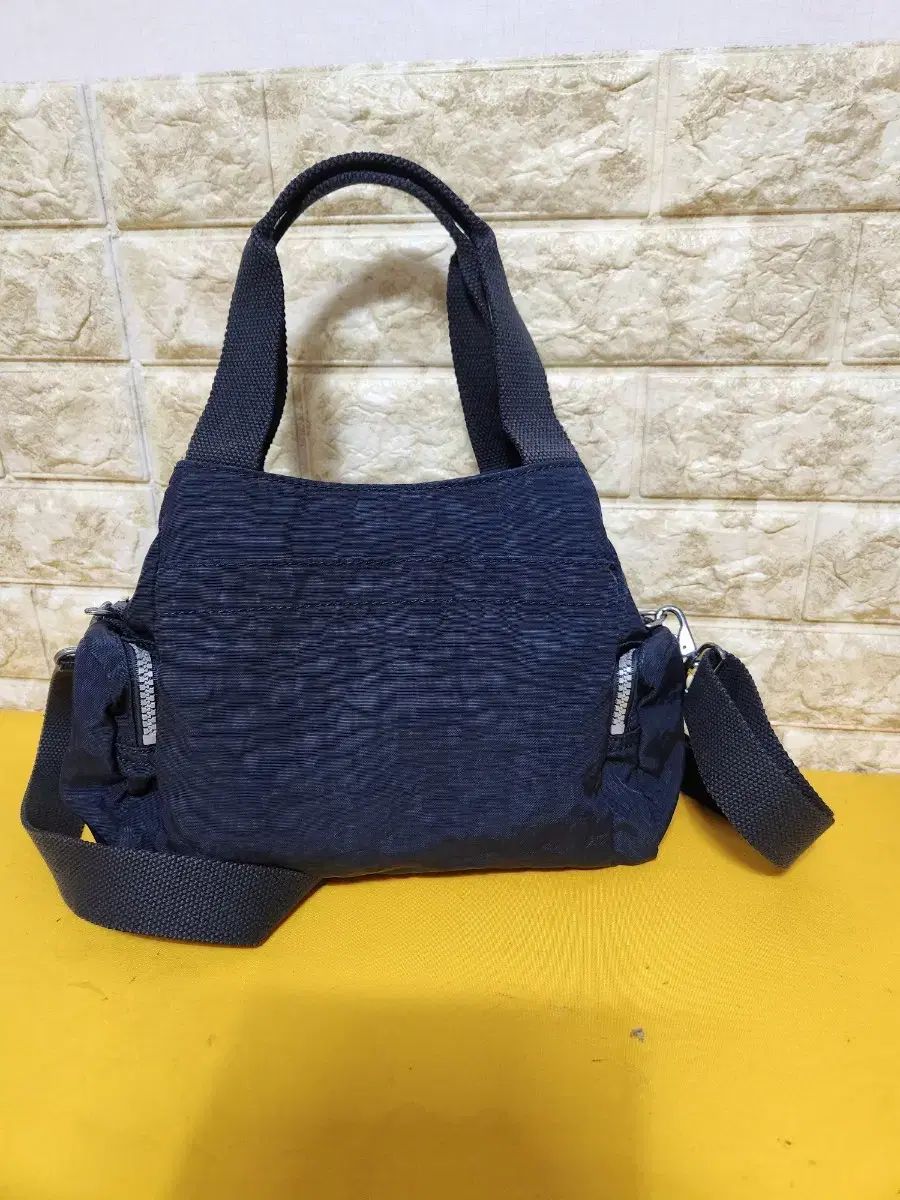 女性 Kipling