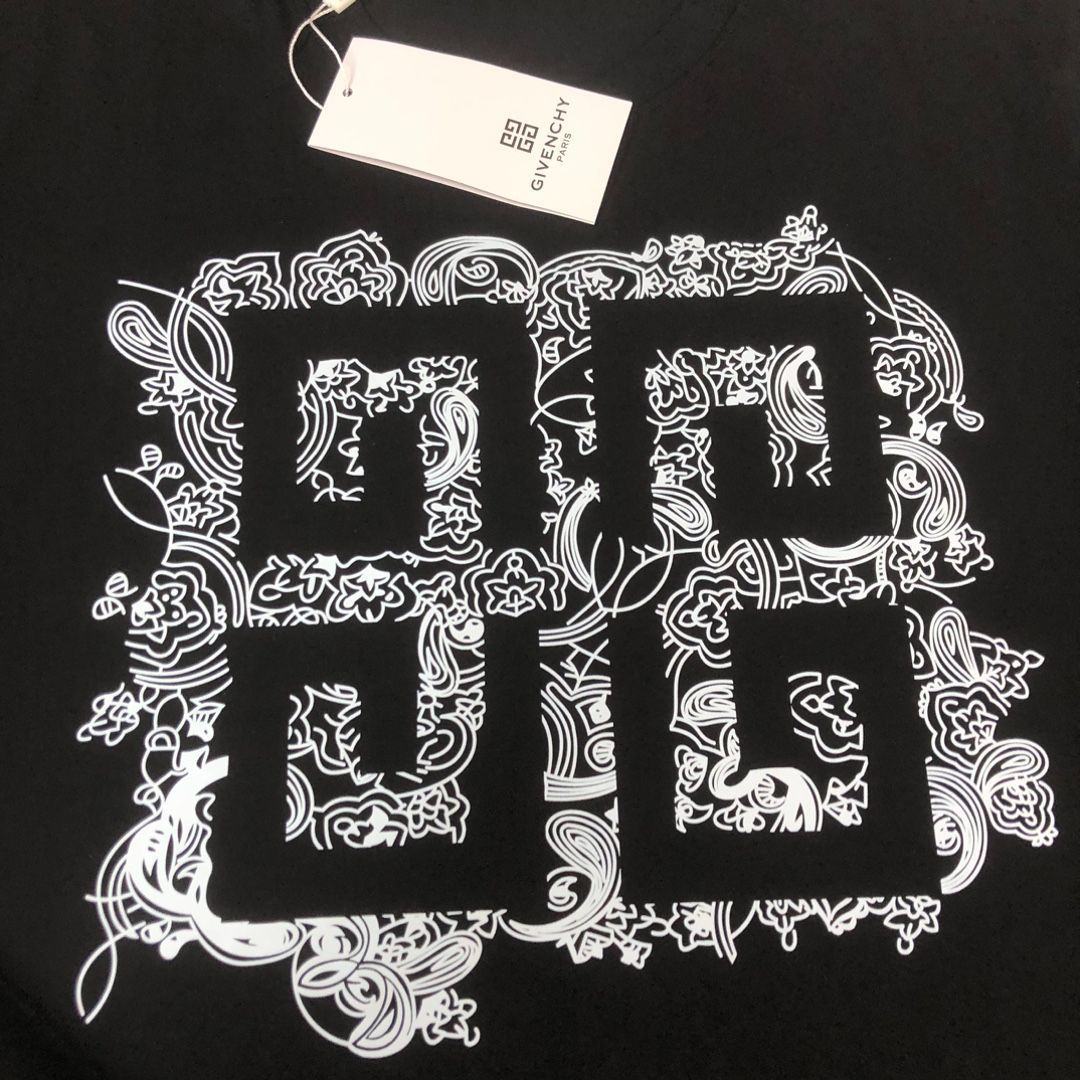 鏡に映る、パリの粋【GIVENCHY】ロゴプリント コットンTシャツ 本日限定特価】GIVENCHY 春夏 ロゴプリントTシャツ [本日特価