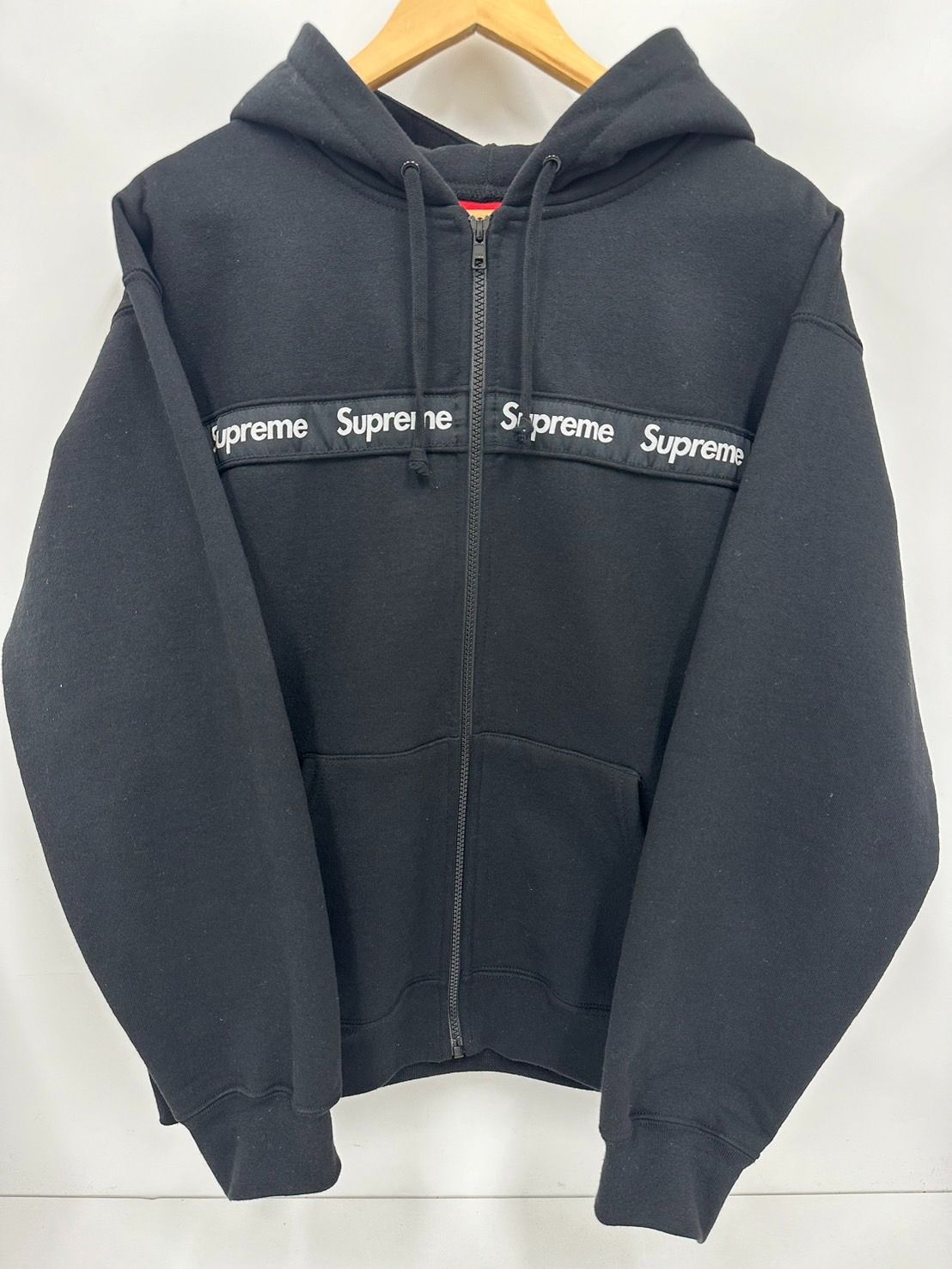 SUPREME19AW Text Stripe Zip Up HoodieMBLACKメンズトップス【中古】【68-20240405-B-033】【併売商品】