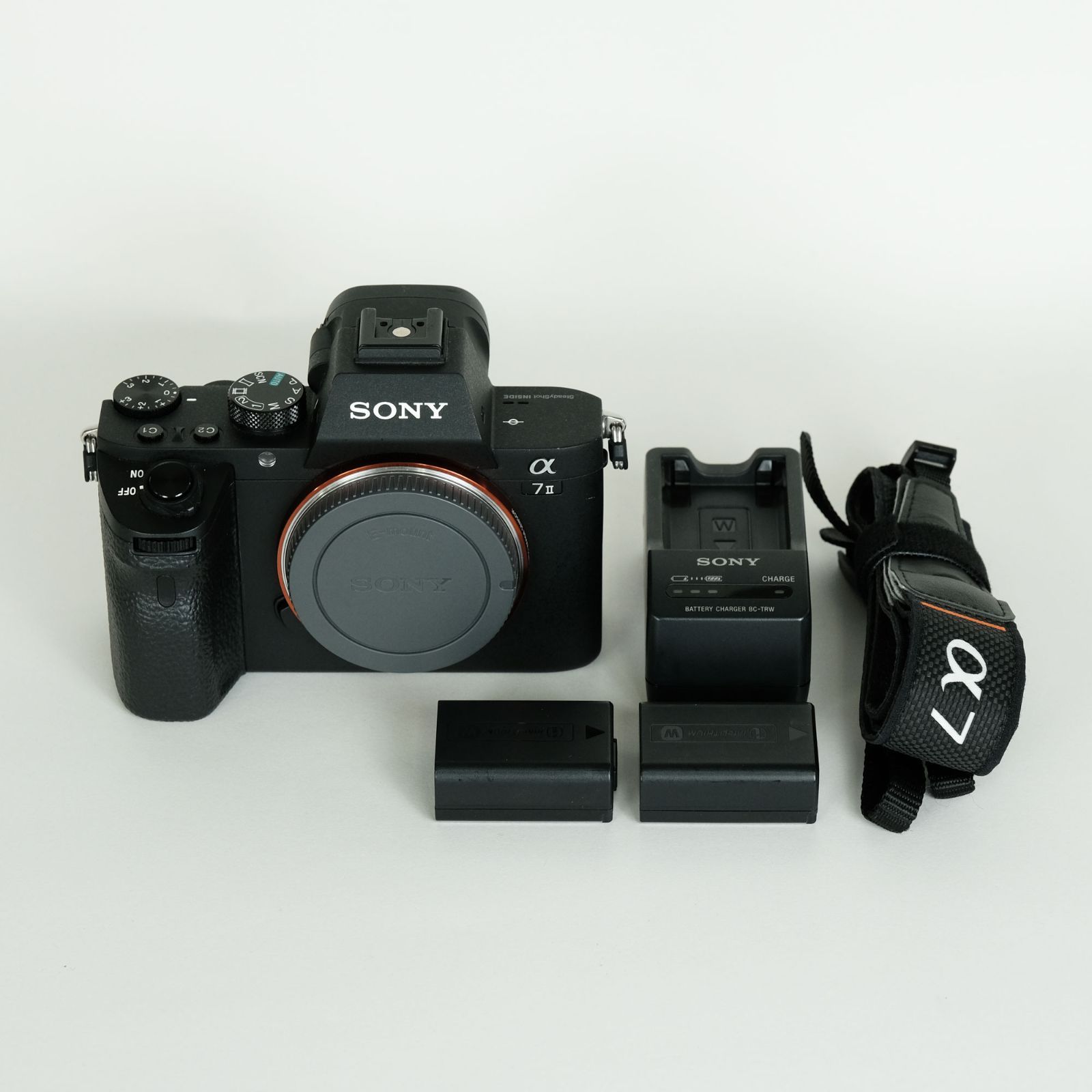 シャッター数946回｜バッテリー2つ・チャージャー付] SONY α7 II（ILCE-7M2）/ フルサイズミラーレス一眼 / ソニーEマウント -  メルカリ