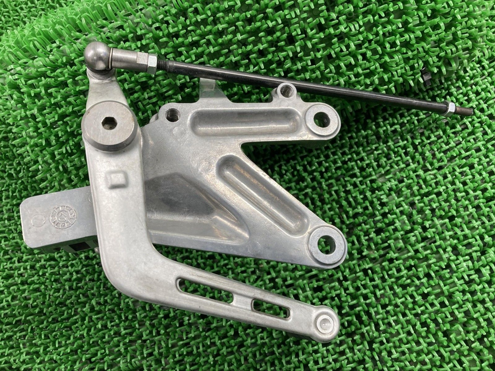 ストリートトリプルR ステップ 左 トライアンフ(TRIUMPH) 純正 中古