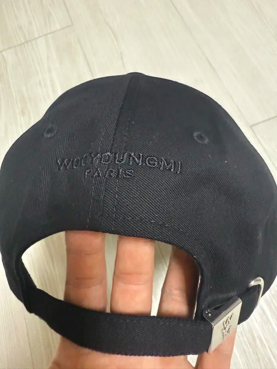 25ss WOOYOUNGMI(ウーヨンミ) ブラック レタリング ボール