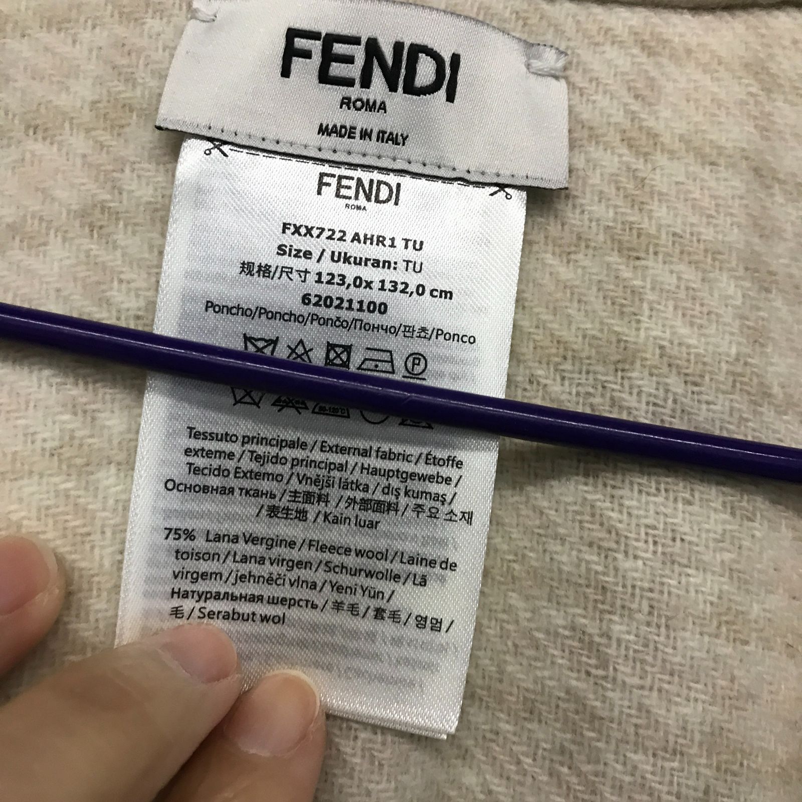 値下げ FENDI フェンディ ポンチョ - メルカリ