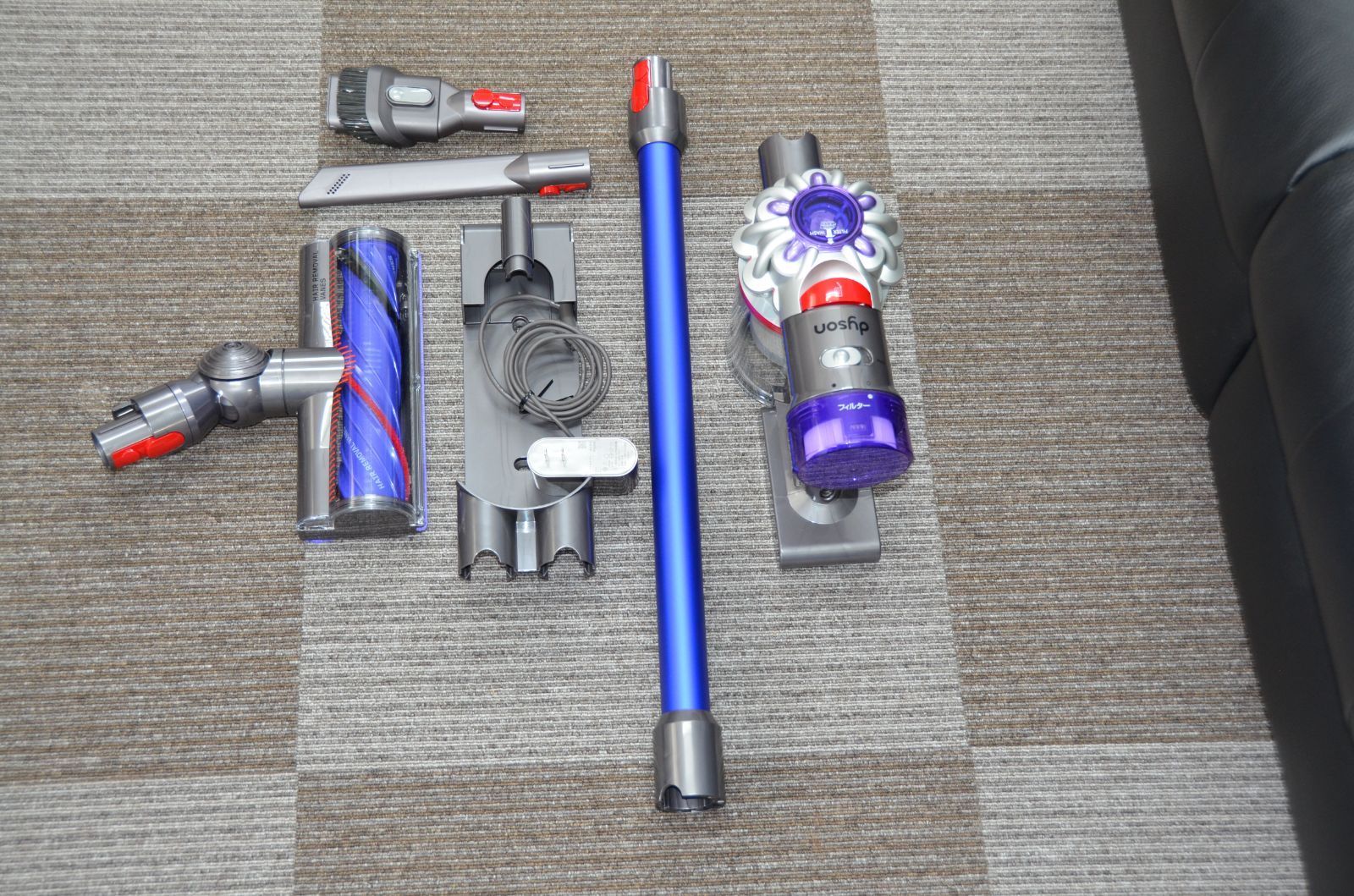 中古品B Dyson SV25 BU V8 Plus [サイクロン式 コードレス掃除機] - メルカリ