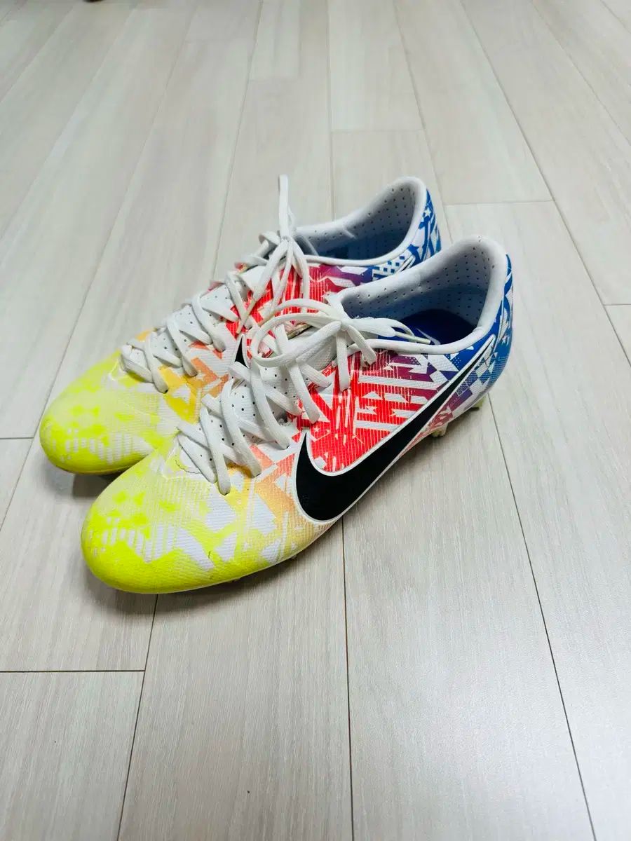 NIKE ナイキ ネイマール サッカーシューズ 255