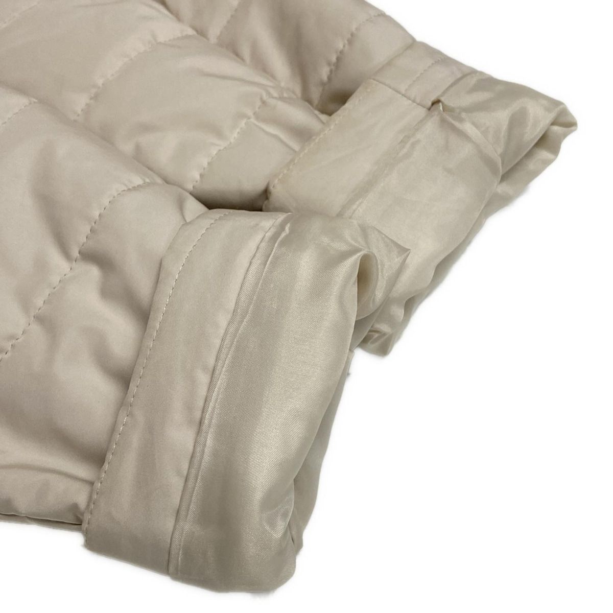 ベージュ×アイボリー