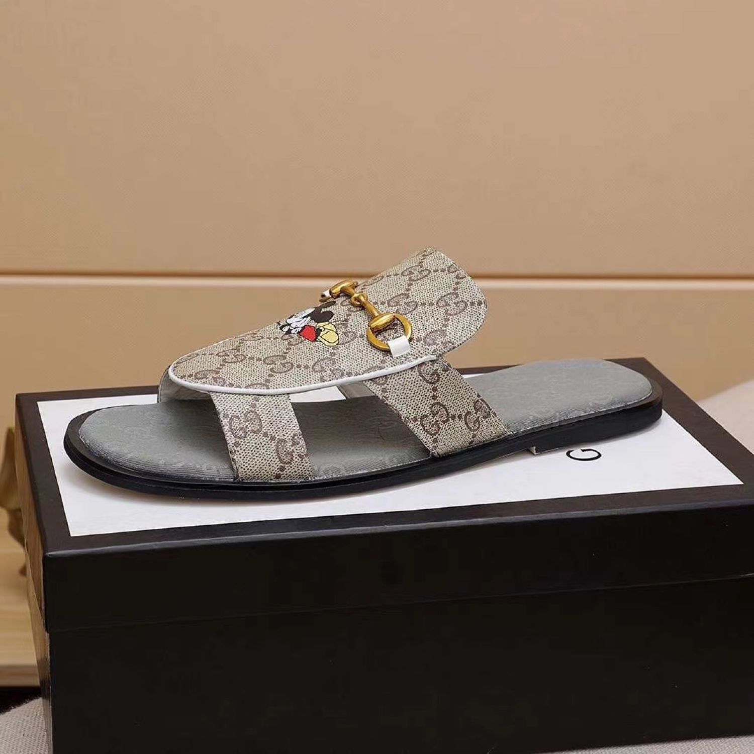 新品未使用 GUCCI グッチ シンプルメンズサンダル/グレー【並行輸入品 