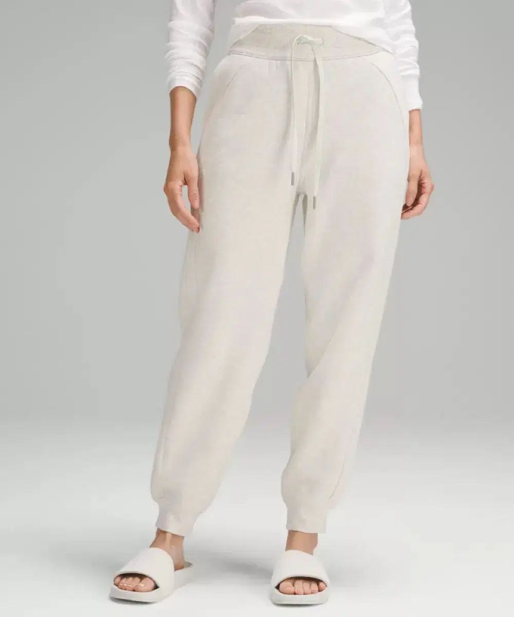 lululemon ルルレモン スキューバ ハイウエスト リラックスした ジョガー アジアフィット M サイズ 販売しています