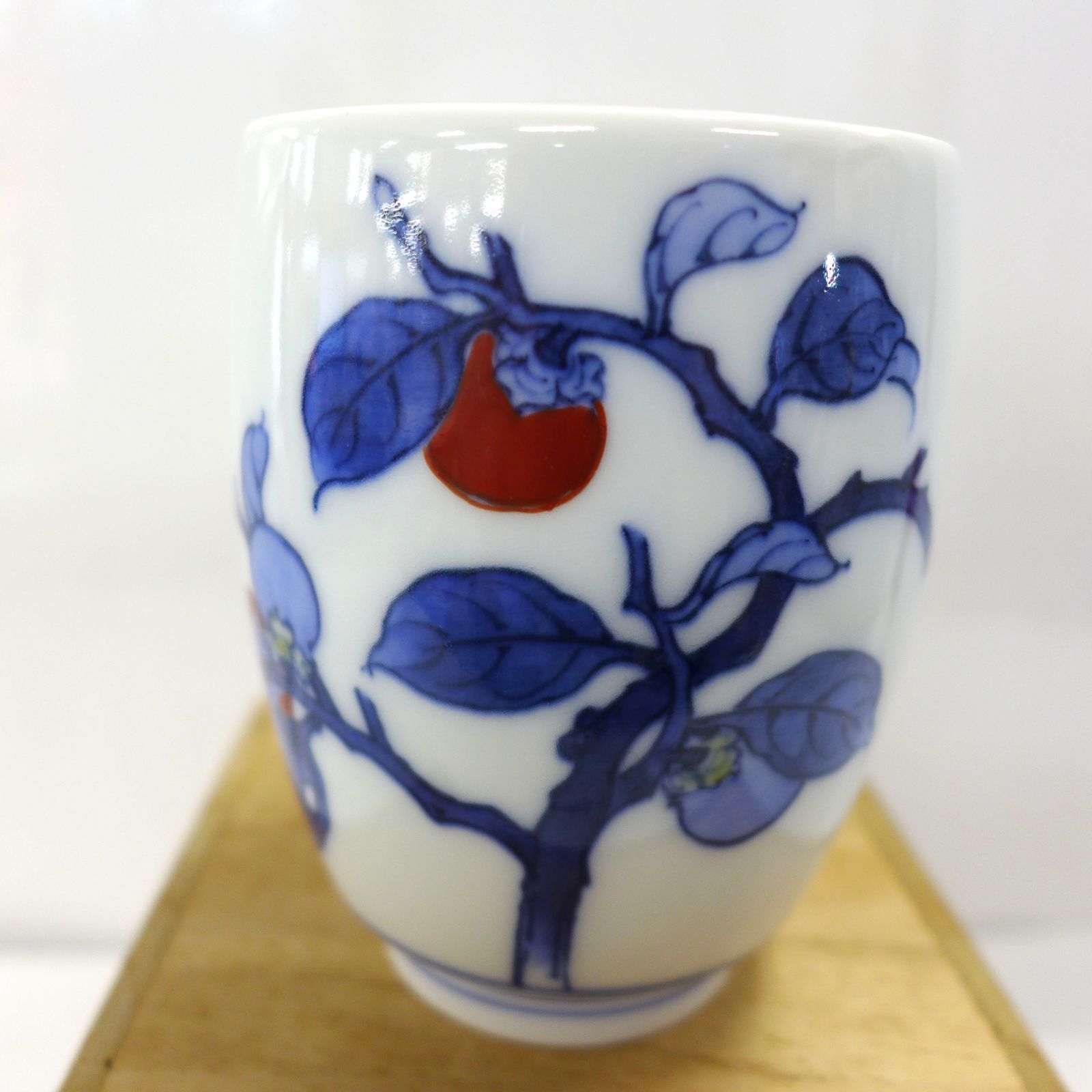 【柿右衛門】染錦 松竹梅文 湯呑揃/蓋付湯呑/未使用品 未使用品 十三代 酒井田柿右衛門 染錦 柿文 湯呑 公田店 - メルカリ