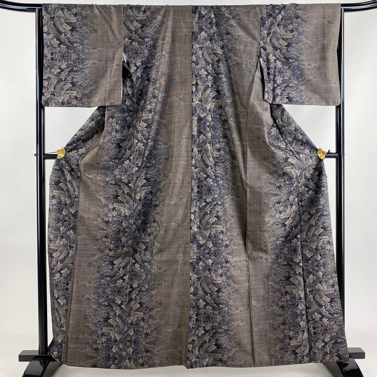 紬 身丈162.5cm 裄丈65cm M 袷 草花 流水 焦茶色 正絹 秀品