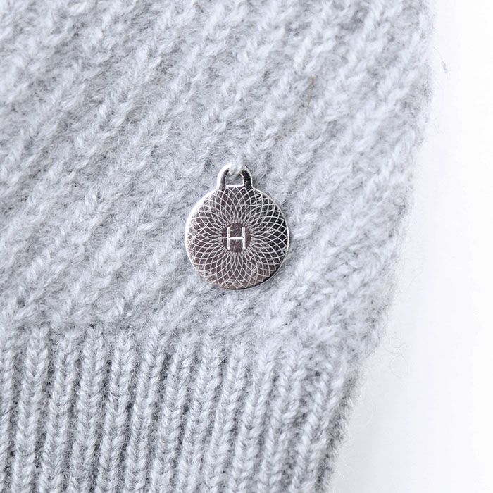 【美品】HERMES エルメス セーター ニット 2018AW H ロゴ チャーム カシミヤ100％ クルーネック ミドルゲージ 切り替え 長袖 プルオーバー トップス レディース サイズ 36 グレー 灰色 英国製 美品】HERMES エルメス セーター ニット 2018AW H ロゴ チャーム