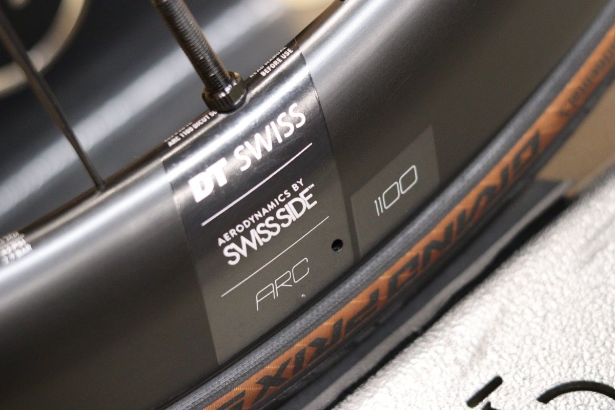 DTスイス DT SWISS ARC1100 DICUT DB 50/62 カーボン チューブレス 