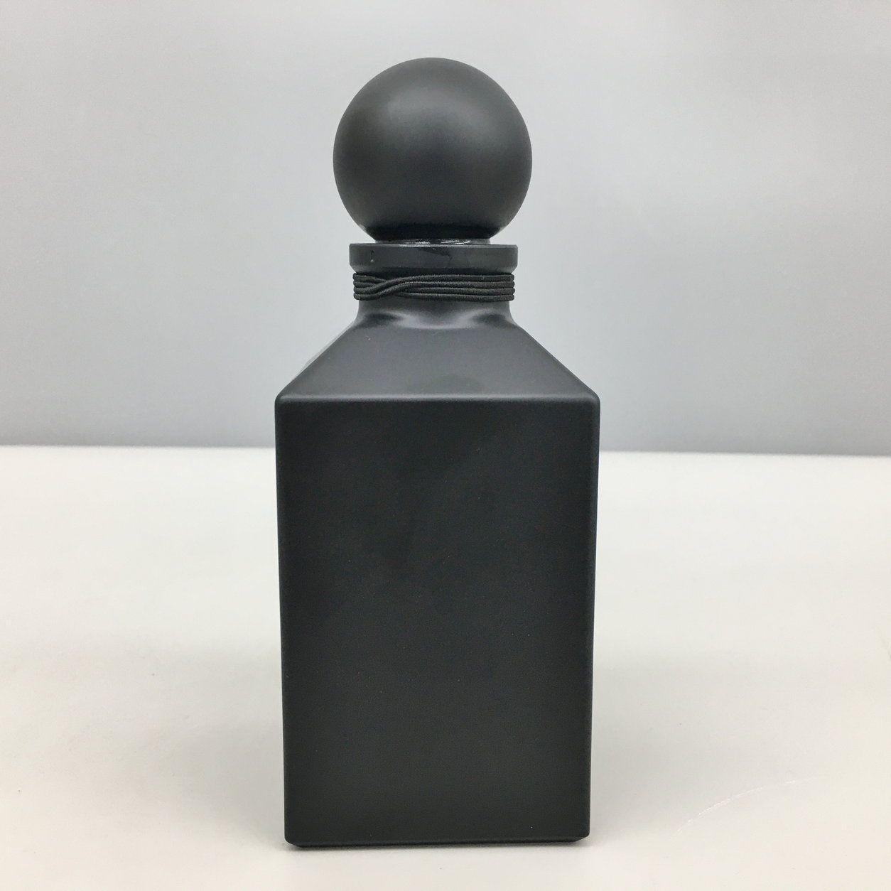 未使用に近いTOM FORD FABULOUS ファッキンファビュラス 50ml 新品 トムフォード ファッキンファビュラス Fファビュラス 香水
