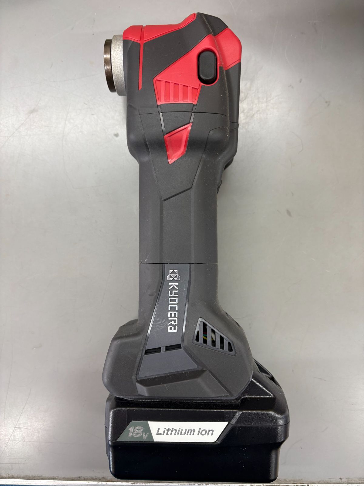 絶対にお買得! 展示処分品 京セラ 充電式マルチツール DMT11XR 平民の価格、数量限定！