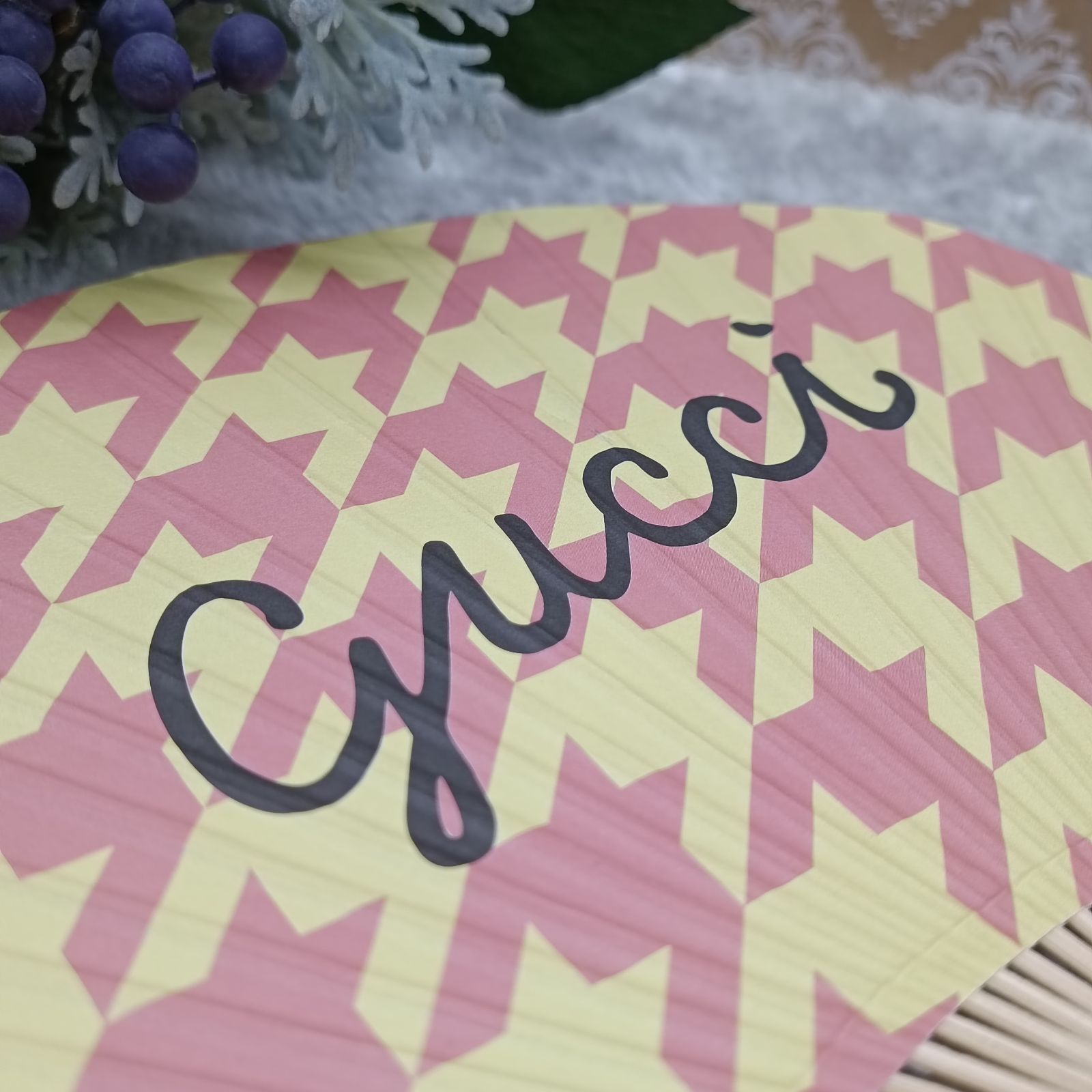 GUCCI うちわ　限定品❗️新品未使用 GUCCI うちわ - メルカリ