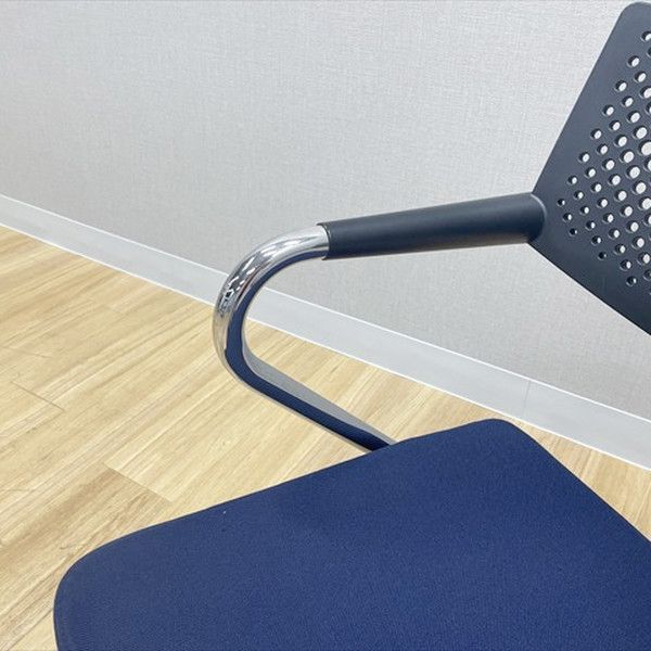 スタッキングチェア 肘付 ビザロール2 キャスター付 会議椅子 Vitra ヴィトラ ブラック ブルー MARWIL-DEMENAGEMENTS_CH