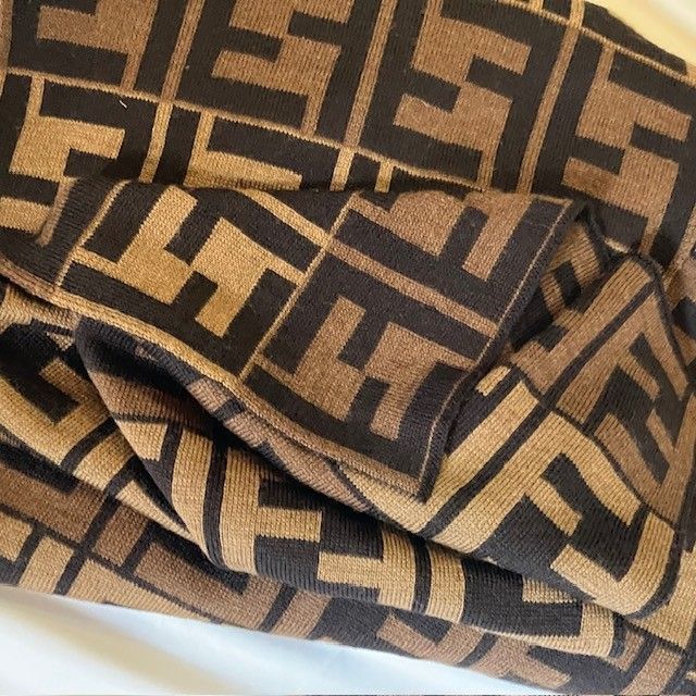 フェンディ FENDI ズッカ マフラー バイカラー タグ無し - メルカリ