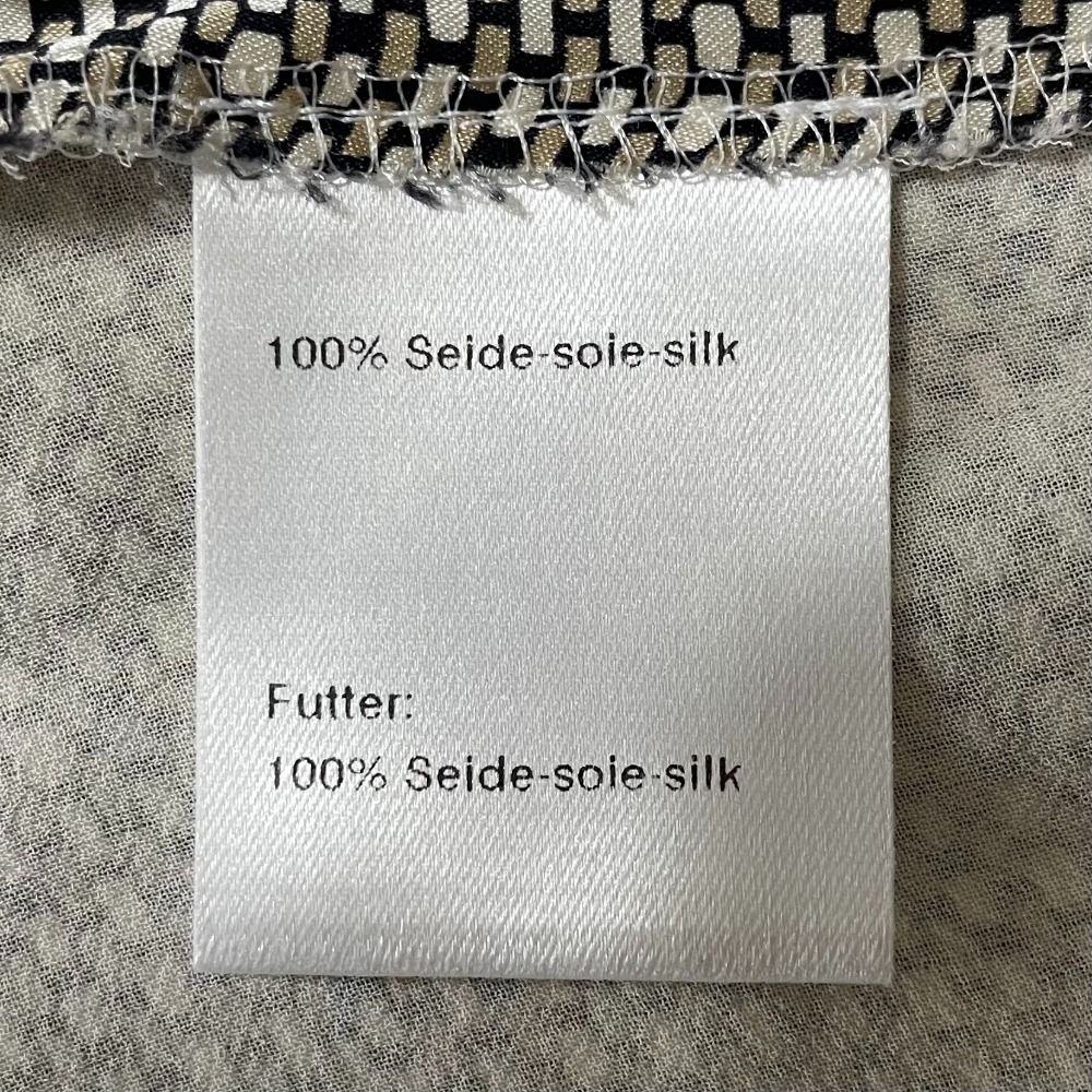 【美品】AKRIS アクリス　シルク　カットソー　ブラック 美品 AKRIS アクリス スカーフ付き 総柄 ノースリーブ シルク