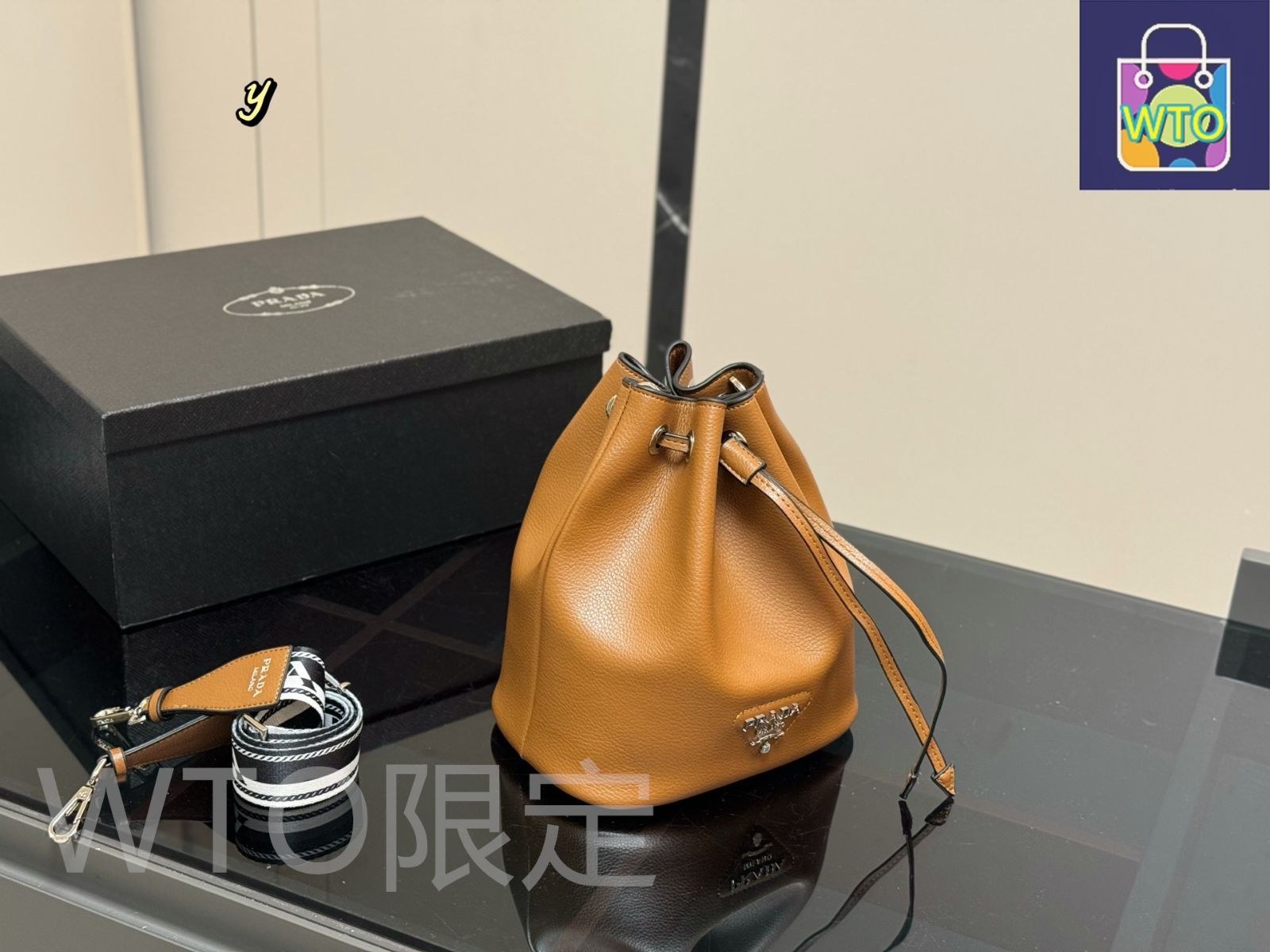 今日特価】Prada プラダ バケットバッグ 抽ひも式デザインで