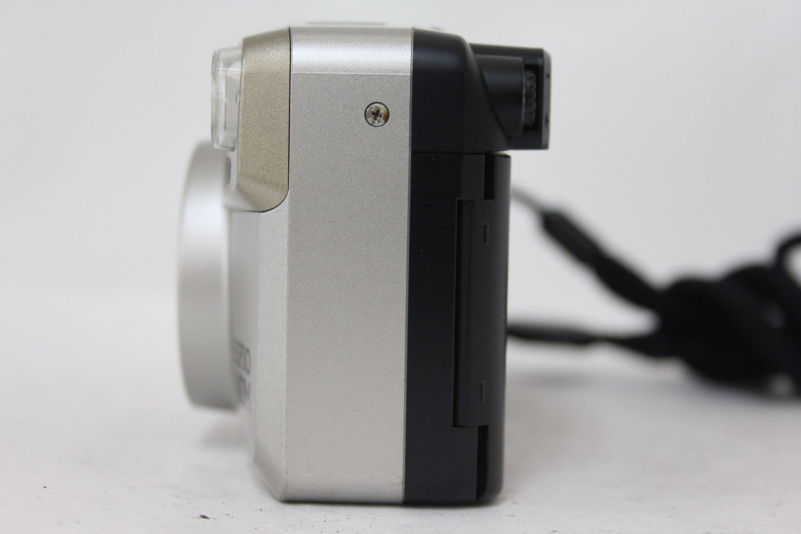 コンパクトカメラ M5682