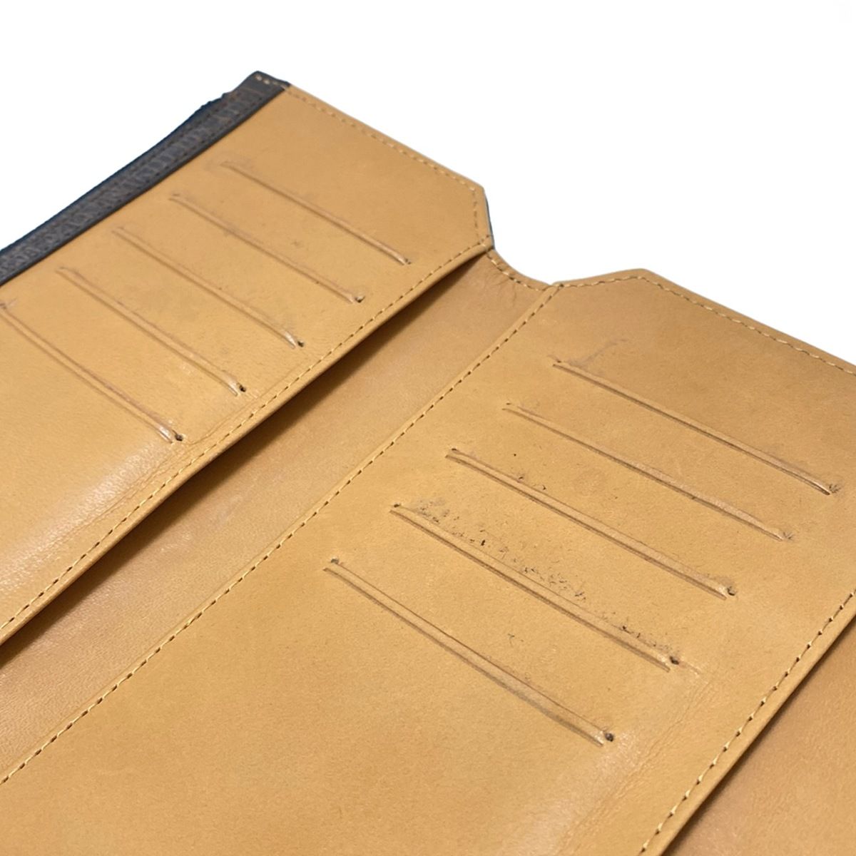 - ダークブラウン