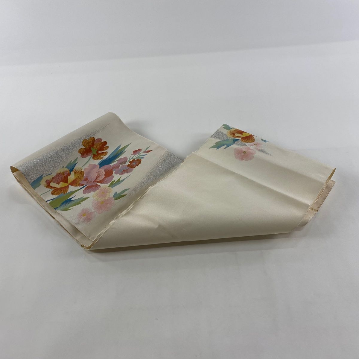 名古屋帯 美品 秀品 八寸名古屋帯 松葉仕立て 草花 霞 金銀糸 クリーム