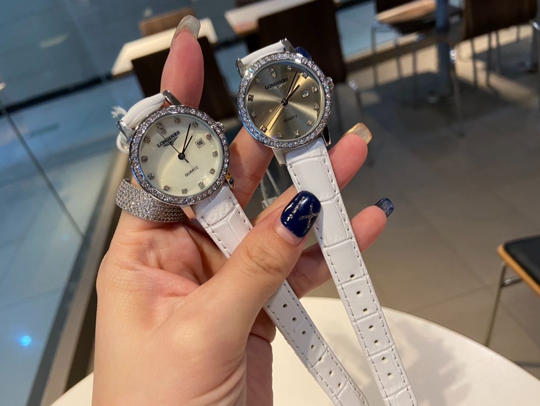 今日 LONGINES 女性用新モデル レジャーでファッション性抜群の腕時計