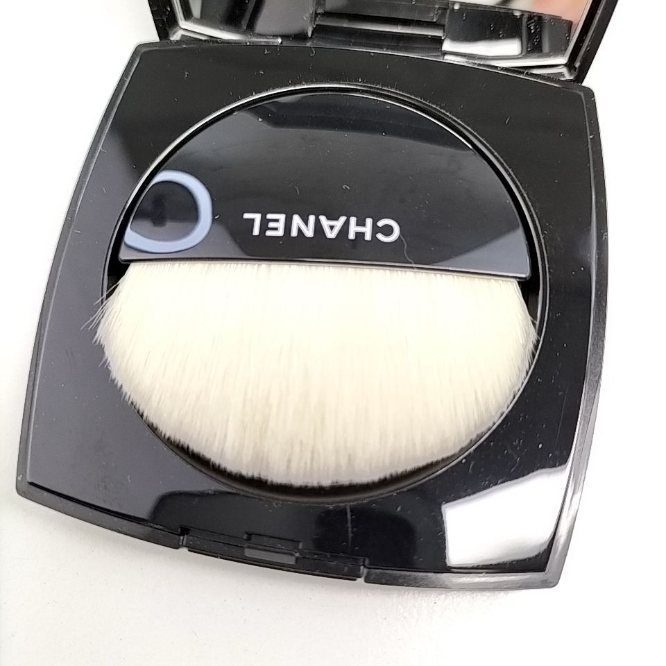 新品⭐︎未使用品　CHANEL プードゥルルミエール40 WHITE OPAL プードゥル ルミエール｜CHANELの口コミ - CHANEL ・プードゥル