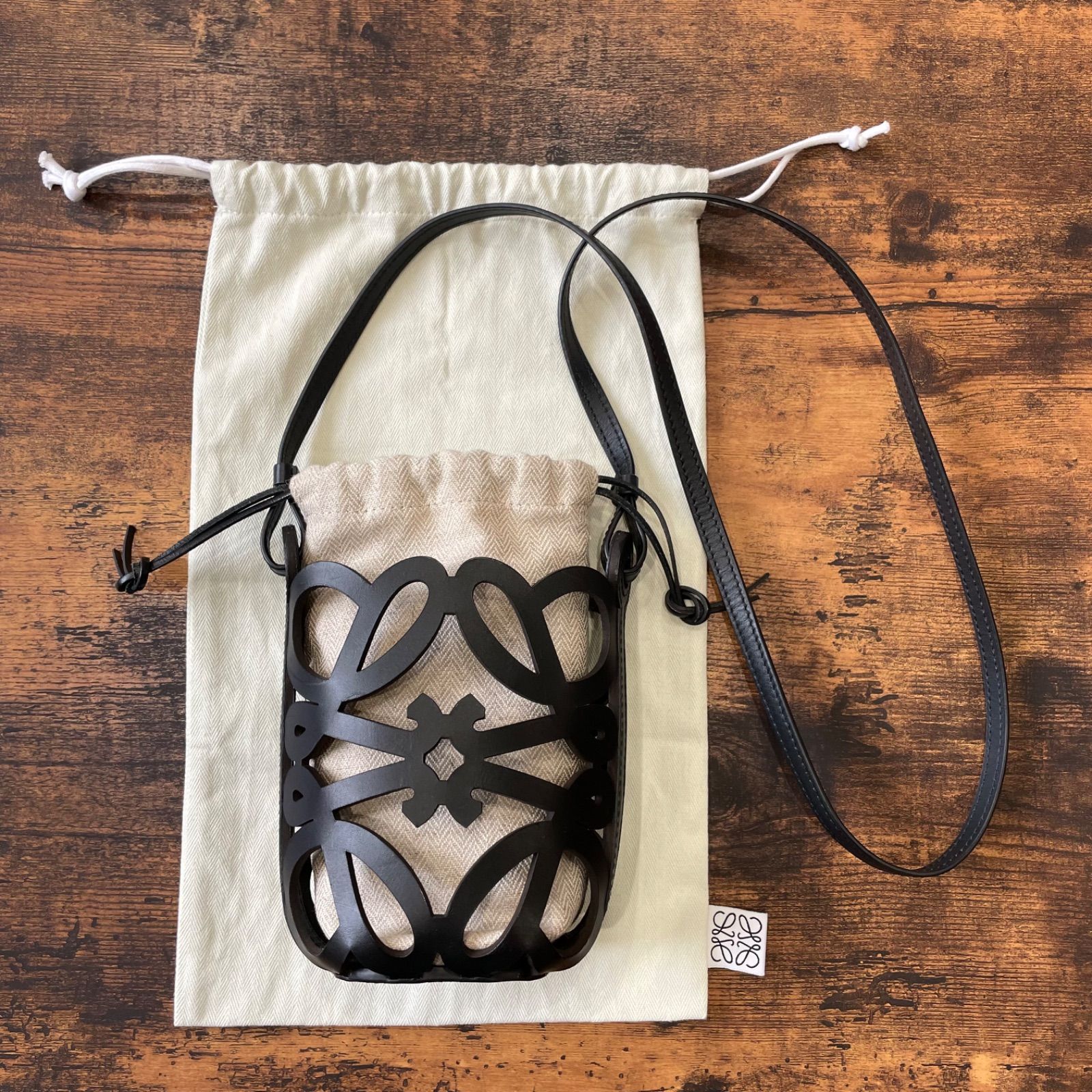LOEWE ロエベ アナグラム カットアウト ポケット 美品 ショルダー 