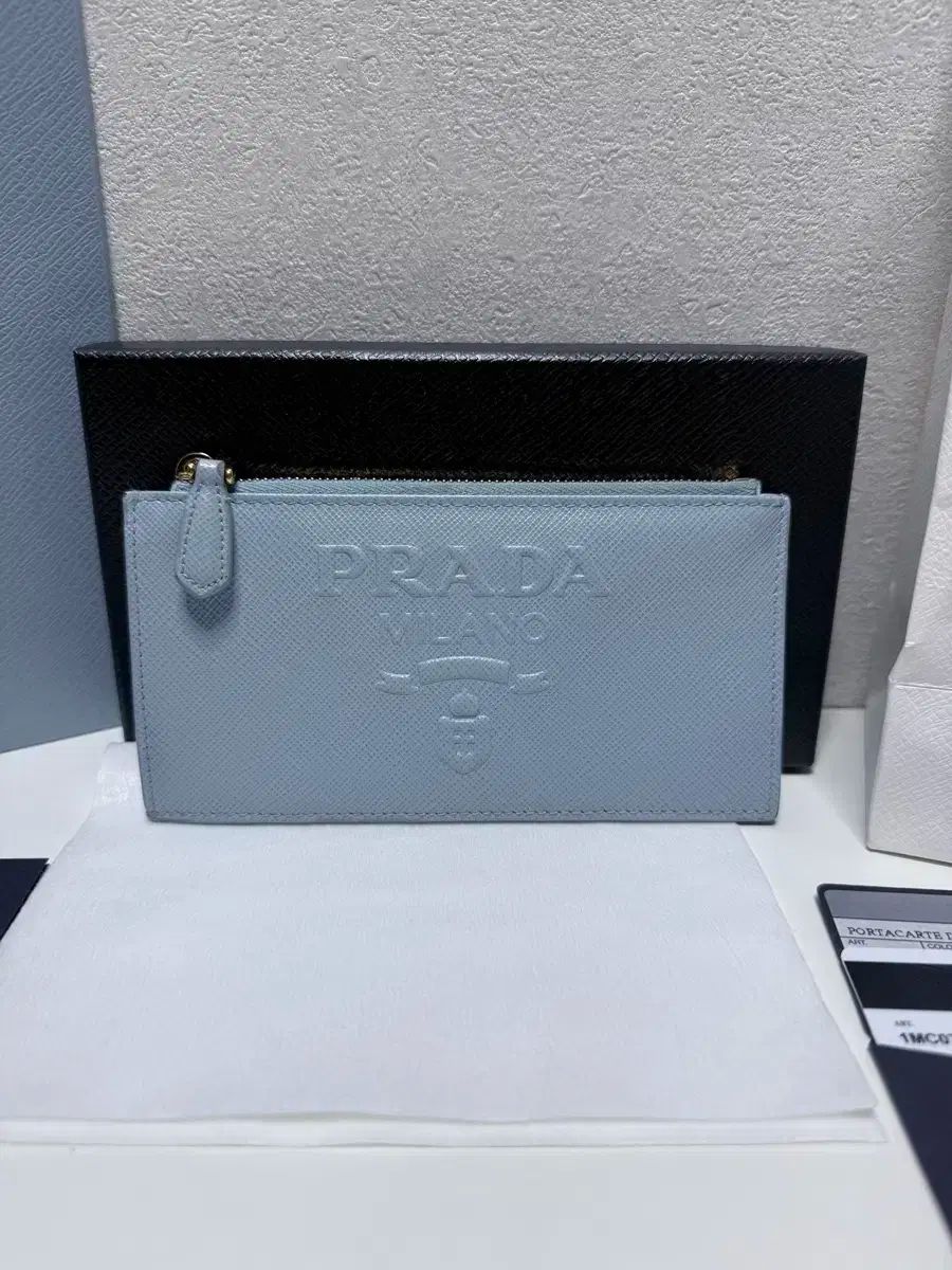 一般 プラダ サフィアーノ エンボス加工 ロゴ カードウォレット